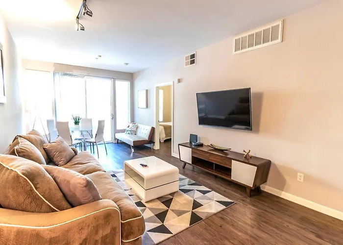Fantastic 2Bd 2Bt 5 Minutes Walking From The Beach!